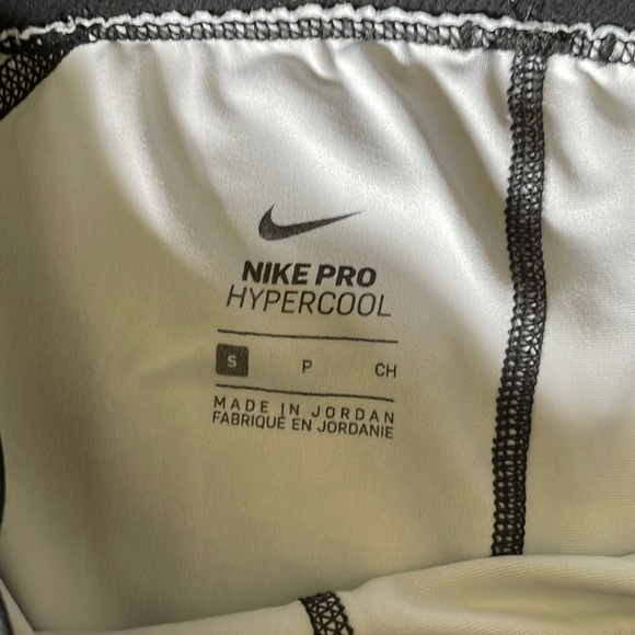 Nike Pro // Hypercool Cropped Workout Leggings - Picture 4 of 4